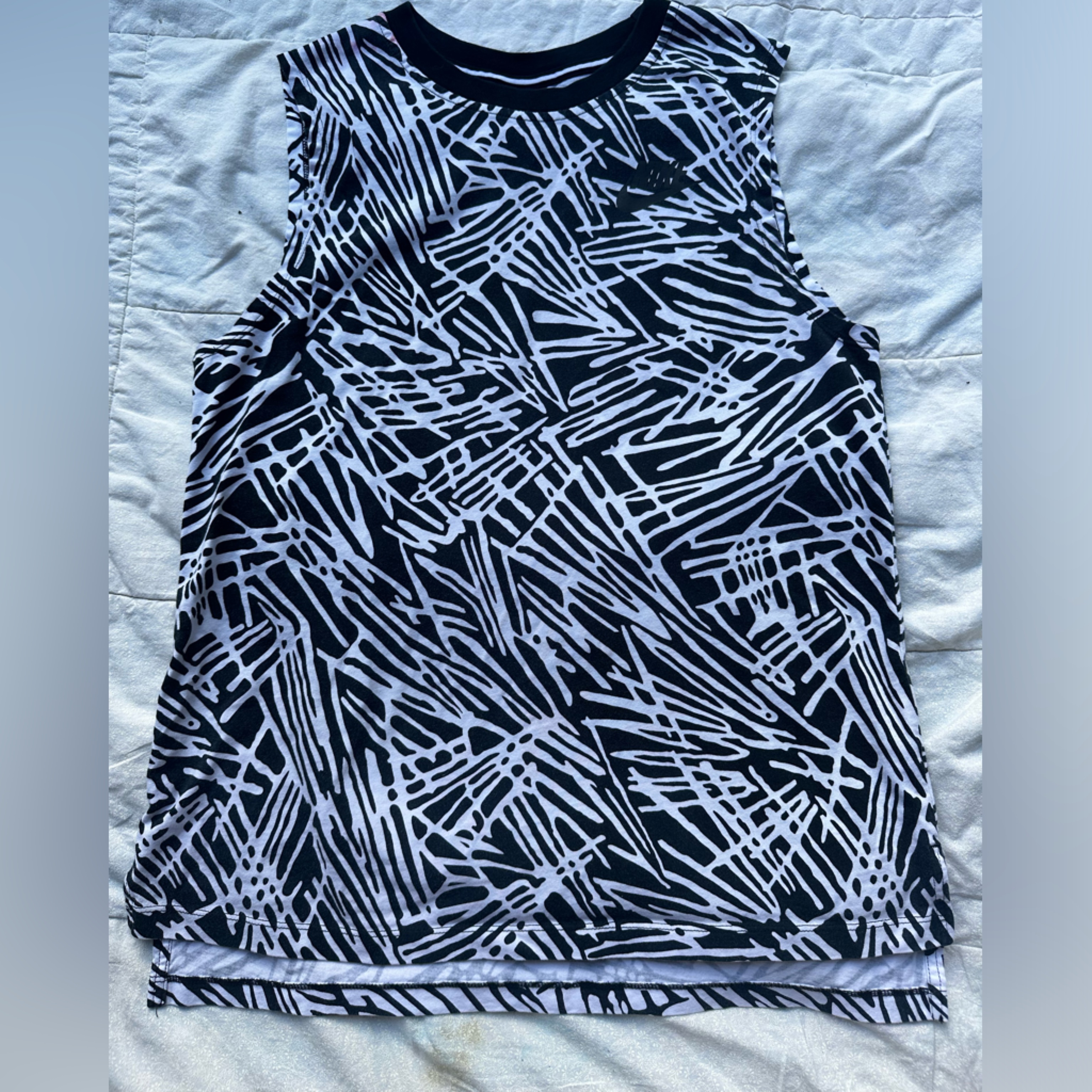 Nike Black And White Sports Top- With Reverse Tone Design On Back